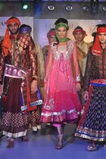 Model walks for Manali Jagtap Show at Global Magazine- Sultan Ahmed tribute fashion show on 15th Aug 2012 (200).JPG